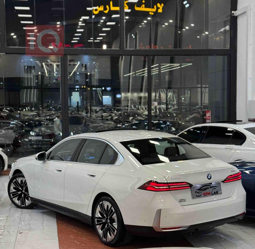 بی ئێم دەبڵیو سیریەس 5